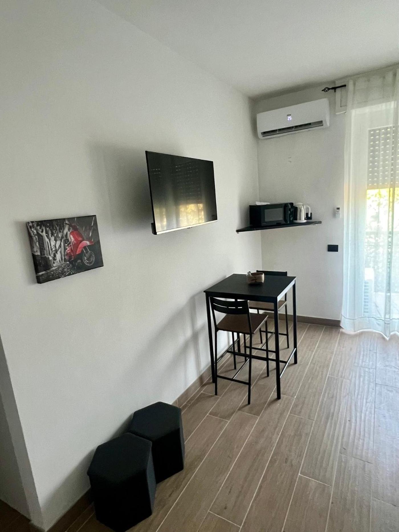밀라노 Moderno Ed Elegante Loft Con Balcone 아파트 외부 사진